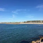 Appartement 2 Pieces Avec Terrasse 25M² Et Parking A 50M De La Plage - Fr-1-338-114