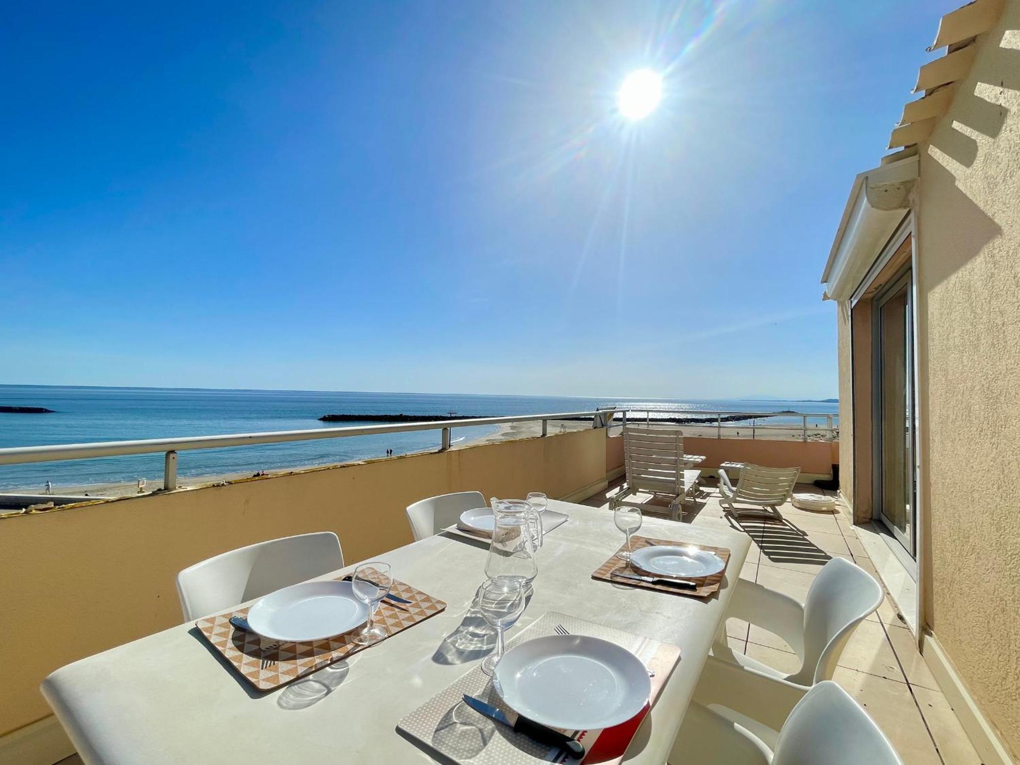 2 Pieces Avec Terrasse 25m² Et Parking A 50m De La - Fr-1-338-114 Sete