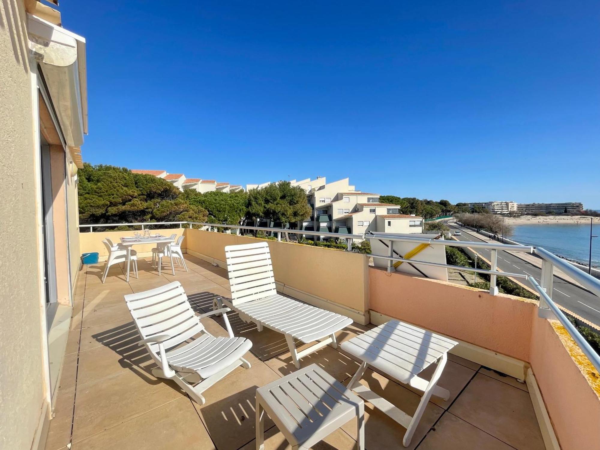 Apartment 2 Pieces Avec Terrasse 25m² Et Parking A 50m De La - Fr-1-338-114 *