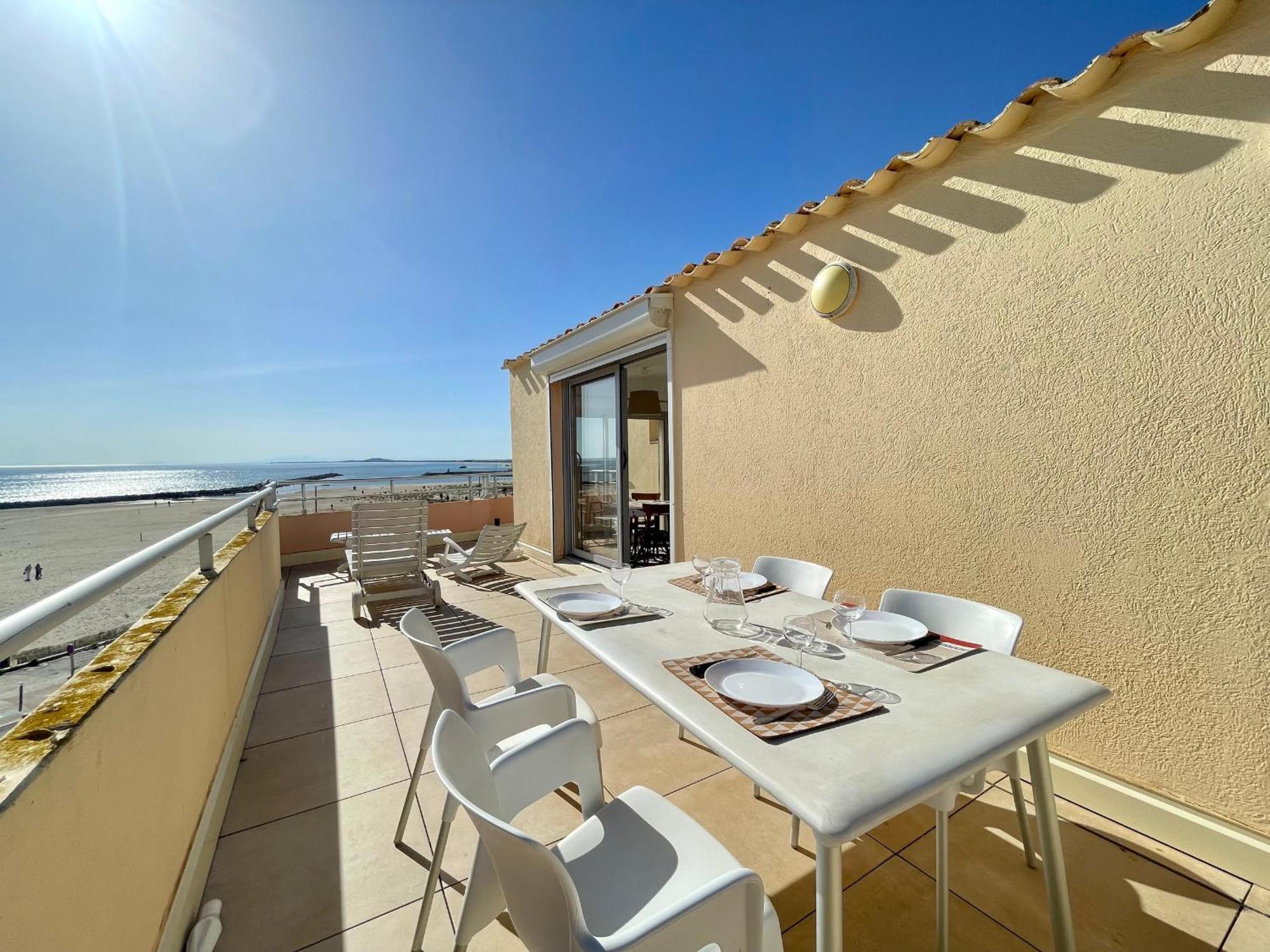 2 Pieces Avec Terrasse 25m² Et Parking A 50m De La - Fr-1-338-114