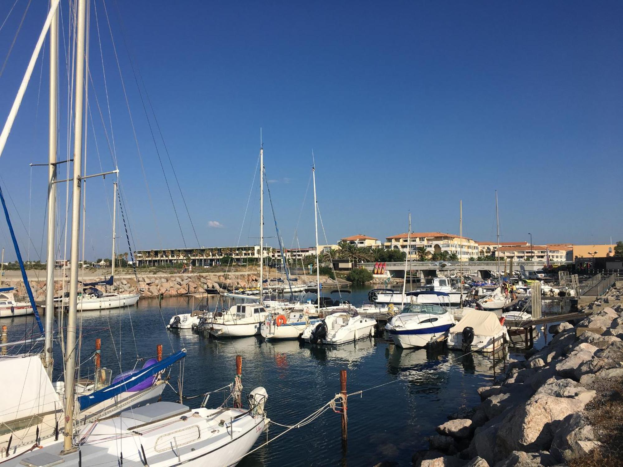 Apartment 2 Pieces Avec Terrasse 25m² Et Parking A 50m De La - Fr-1-338-114 Sete