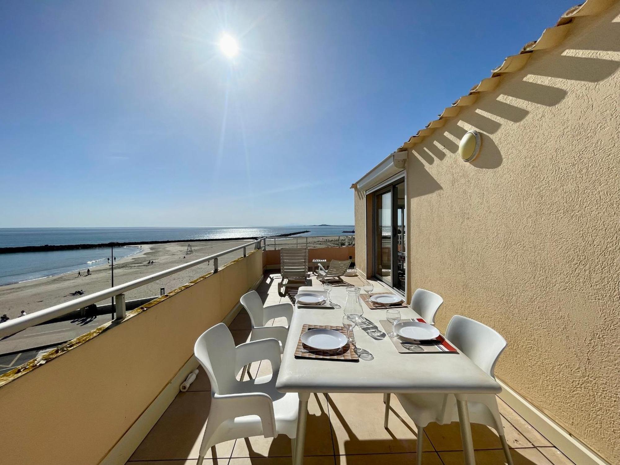 Apartment 2 Pieces Avec Terrasse 25m² Et Parking A 50m De La - Fr-1-338-114