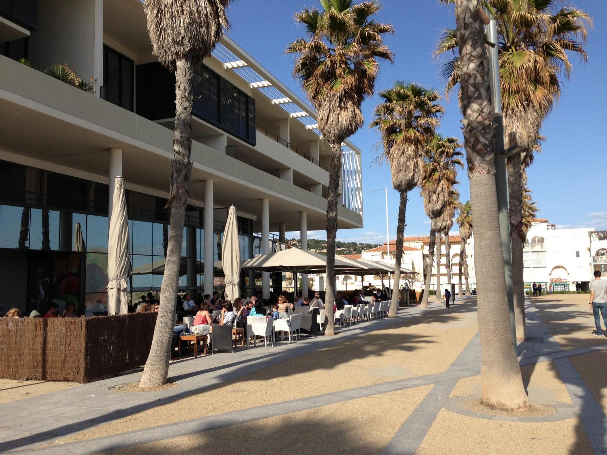 Apartment 2 Pieces Avec Terrasse 25m² Et Parking A 50m De La - Fr-1-338-114 *