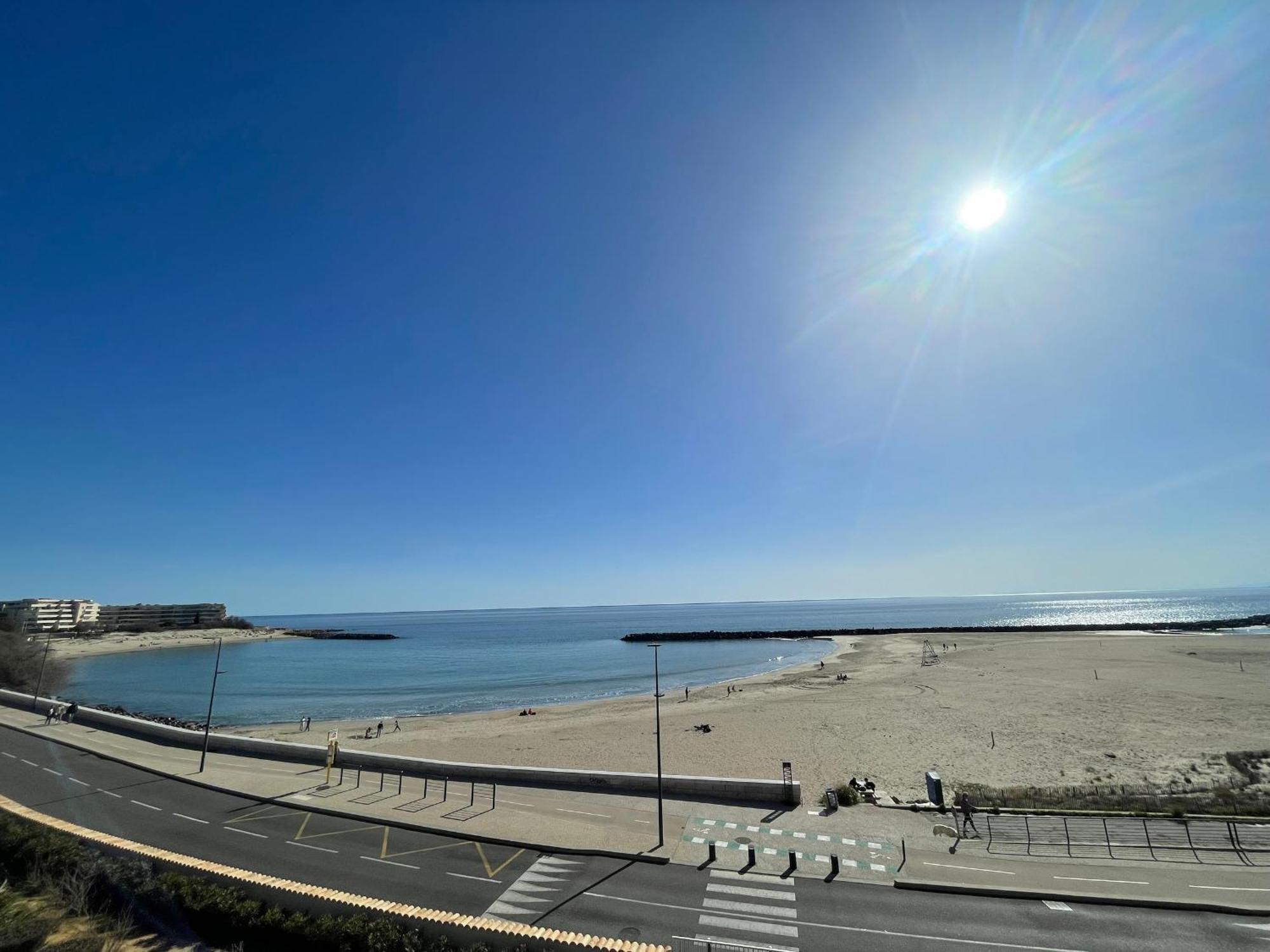 Apartment 2 Pieces Avec Terrasse 25m² Et Parking A 50m De La - Fr-1-338-114 Sete