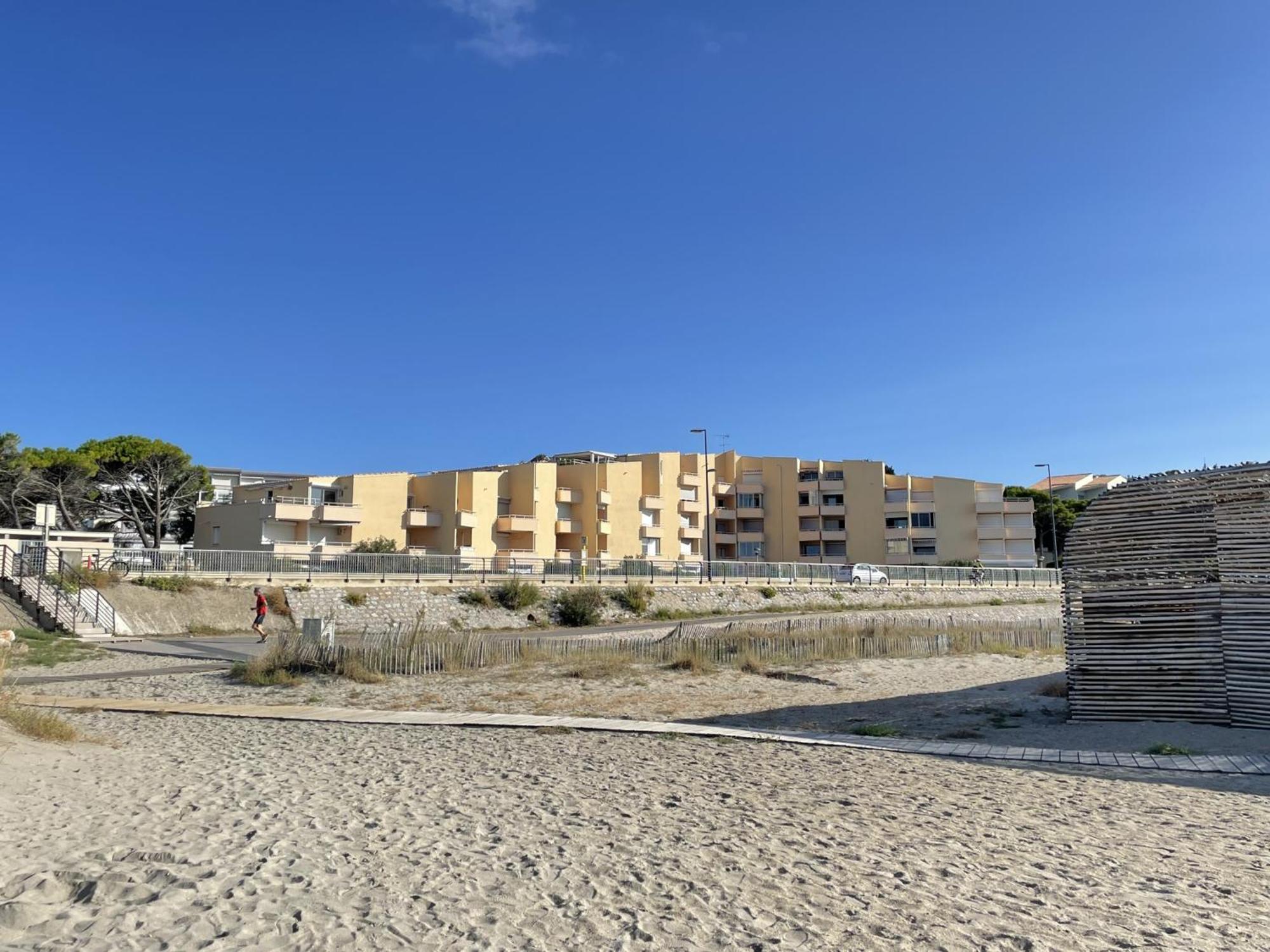 2 Pieces Avec Terrasse 25m² Et Parking A 50m De La - Fr-1-338-114 Apartment *