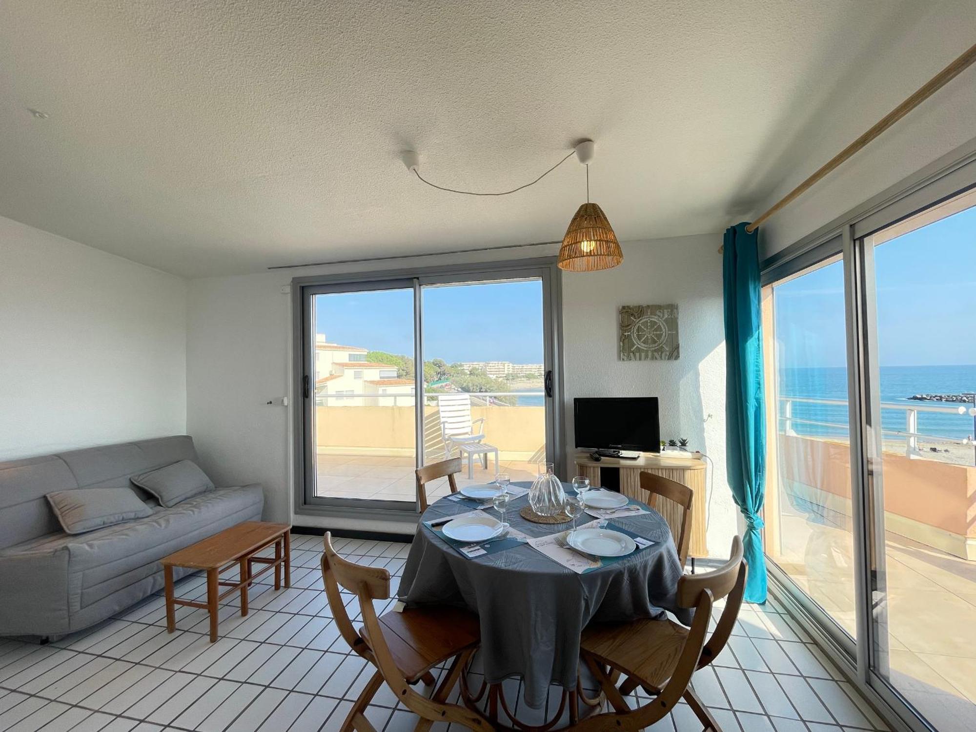 Apartment 2 Pieces Avec Terrasse 25m² Et Parking A 50m De La - Fr-1-338-114 *