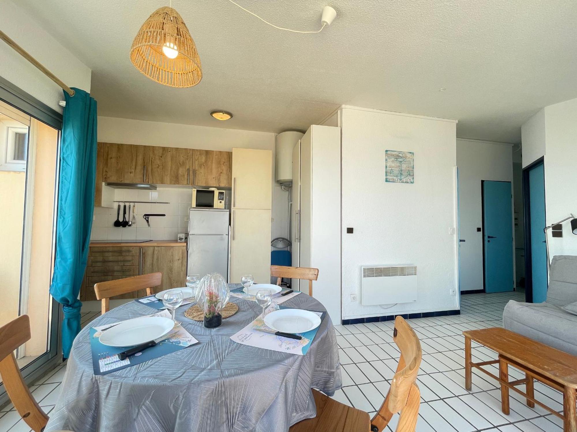 2 Pieces Avec Terrasse 25m² Et Parking A 50m De La - Fr-1-338-114 * Sete